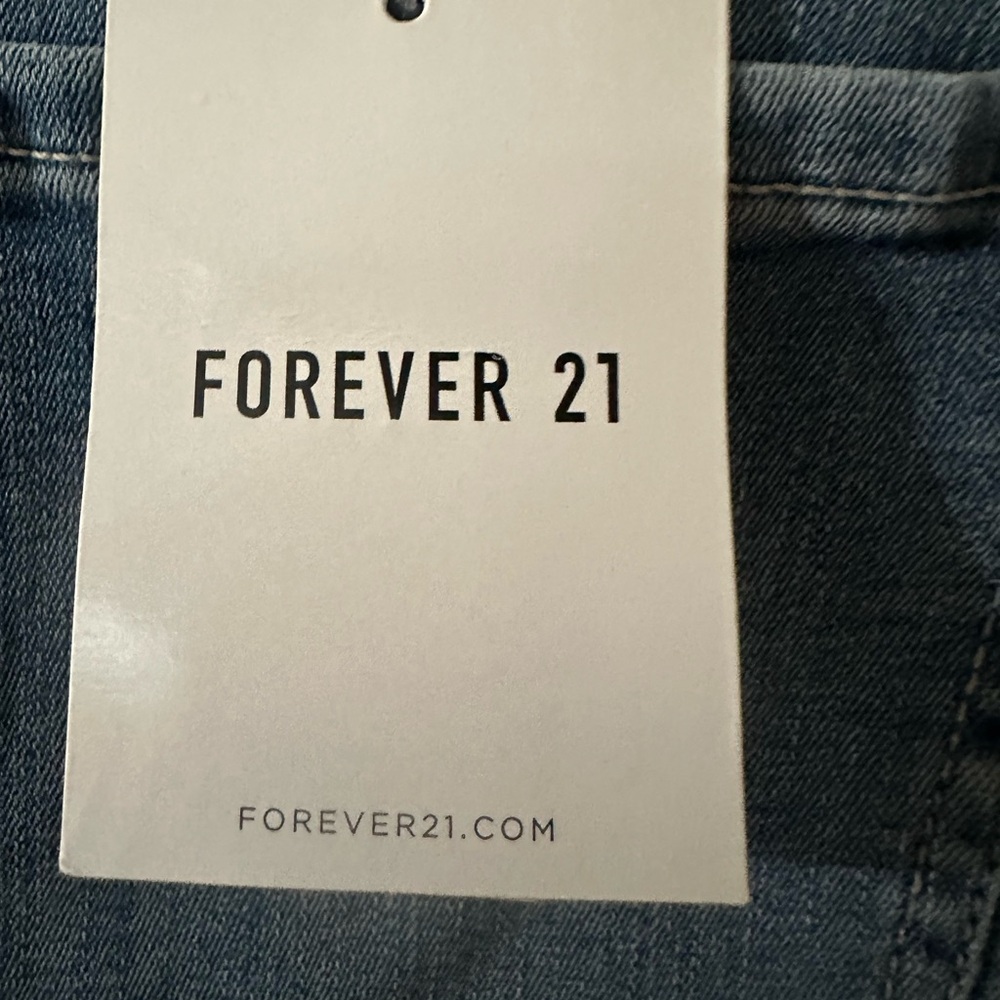 FOREVER 21 Premium Curved Straight Jeans Medium Light Wash‎ NWT Size 31. - Picture 10 of 12